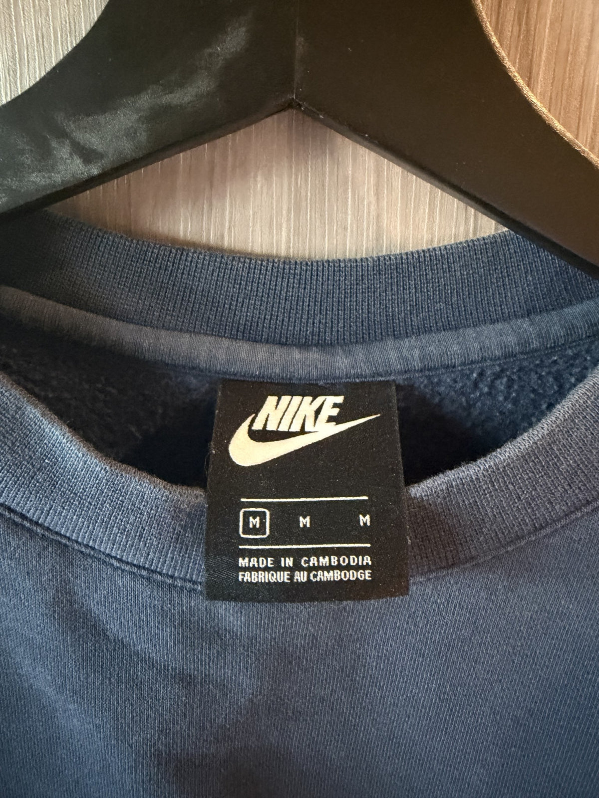Nike neck label, size M